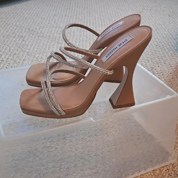 Never Worn! Steve Madden Tan Sculptural Heeled Sandals, Size 10 - Picture 4 of 6